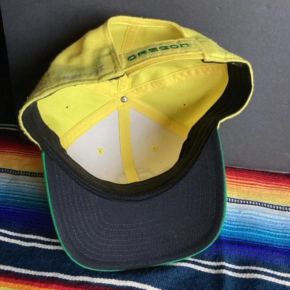 Nike classic 99 Oregon ducks SnapBack hat - Picture 10 of 11